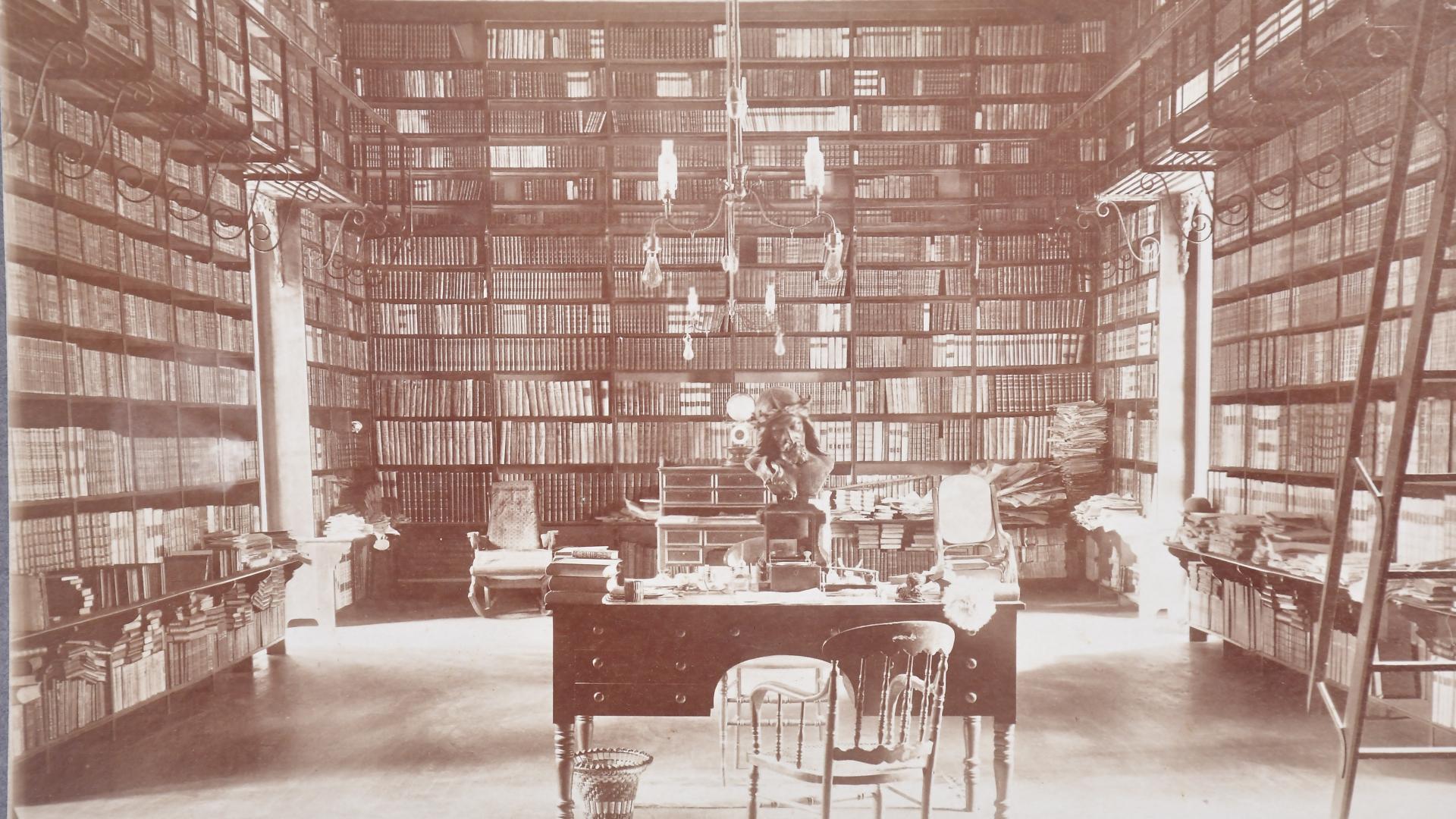 Fotografía antigua de la Biblioteca