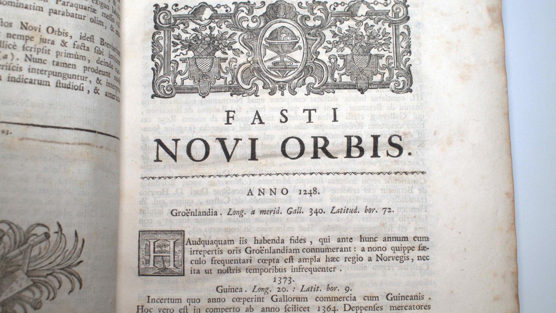 Detalle de libro con friso Detalle de libro con friso