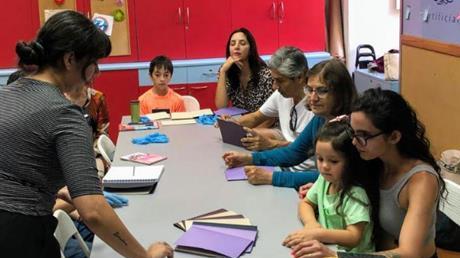 Taller de encuadernación con costura de cadeneta
