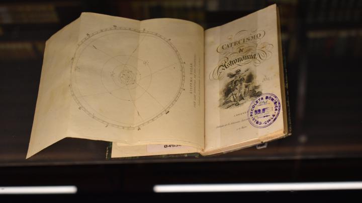 Portada de "Catecismo de astronomía"