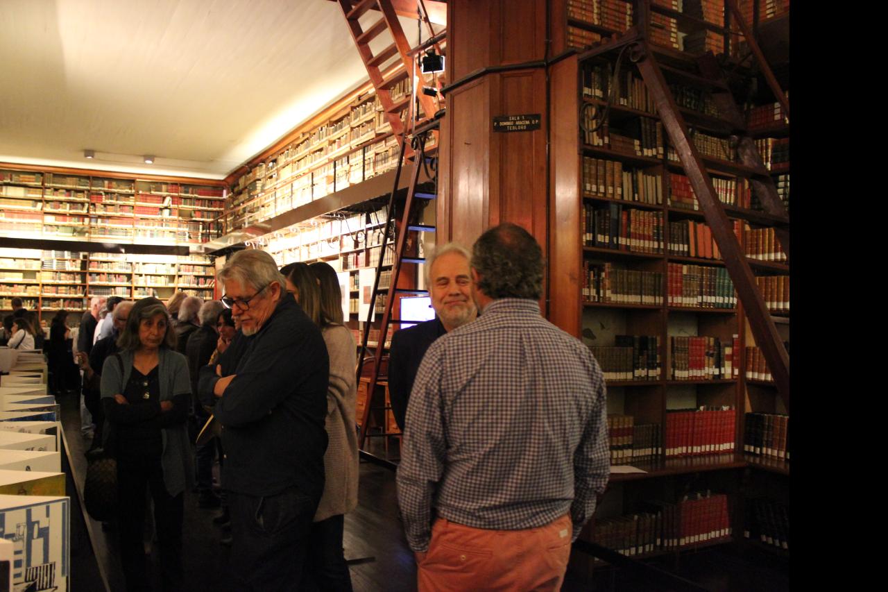 Visitantes en la muestra