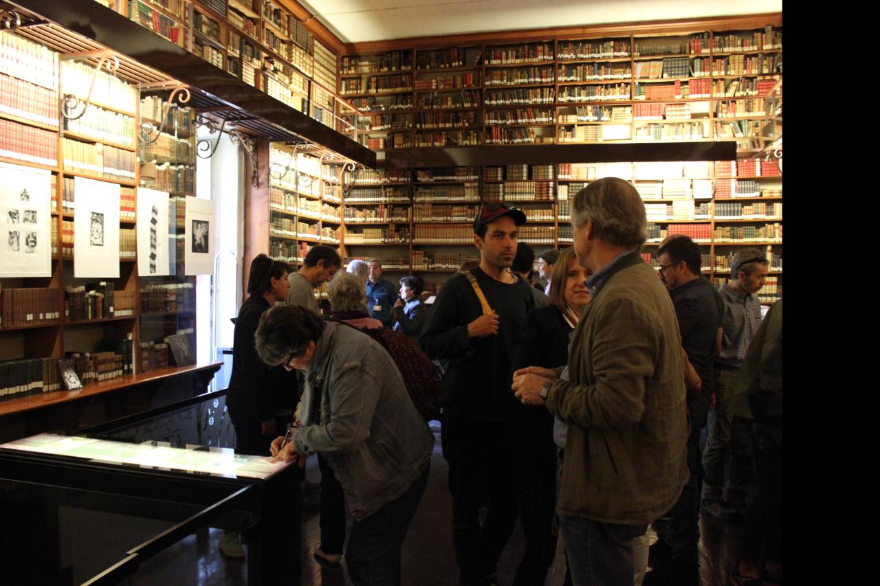 Visitantes en la muestra