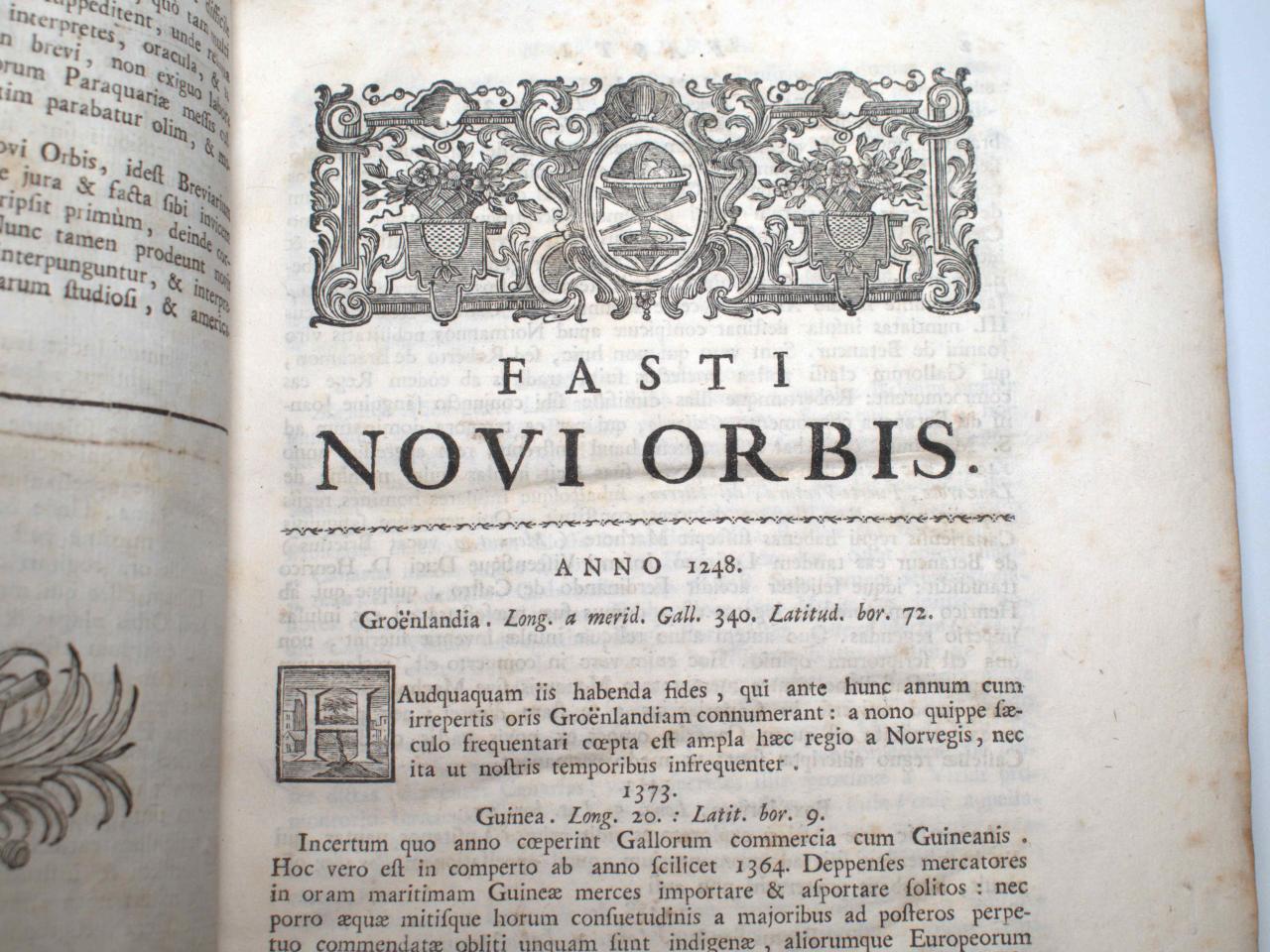 Detalle de libro con friso