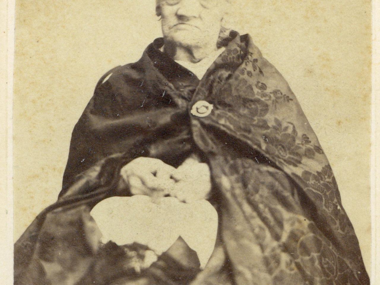 Fotografía de mujer de avanzada edad, FB 0082