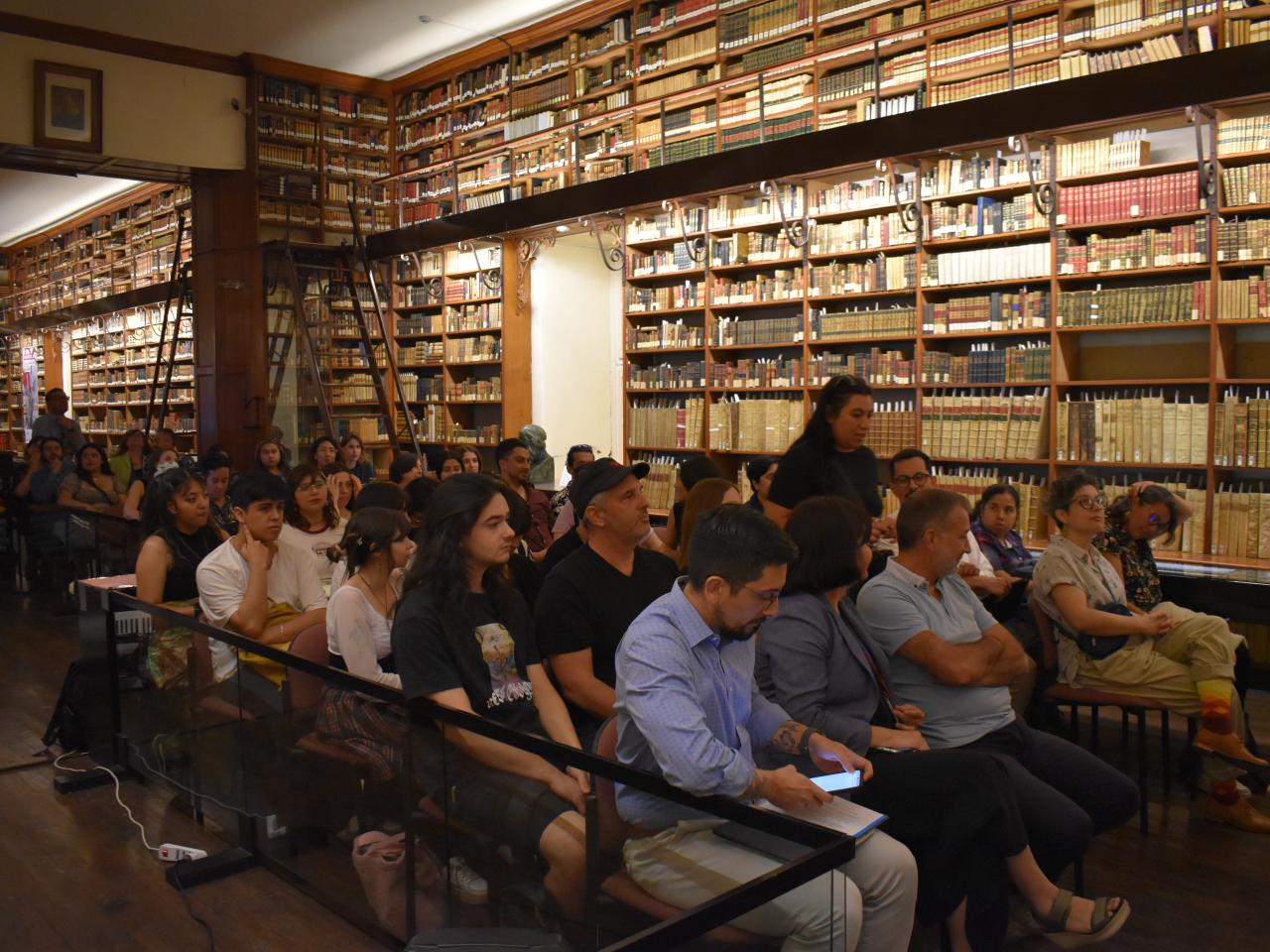 Asistentes a la presentación en la Biblioteca