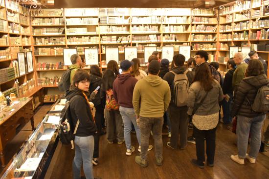 Visita guiada a biblioteca