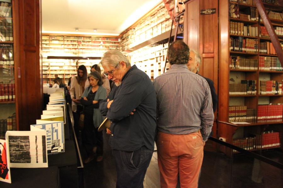 Visitantes en la muestra