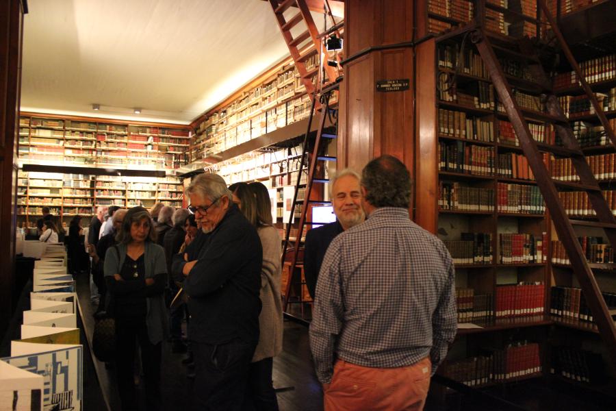 Visitantes en la muestra