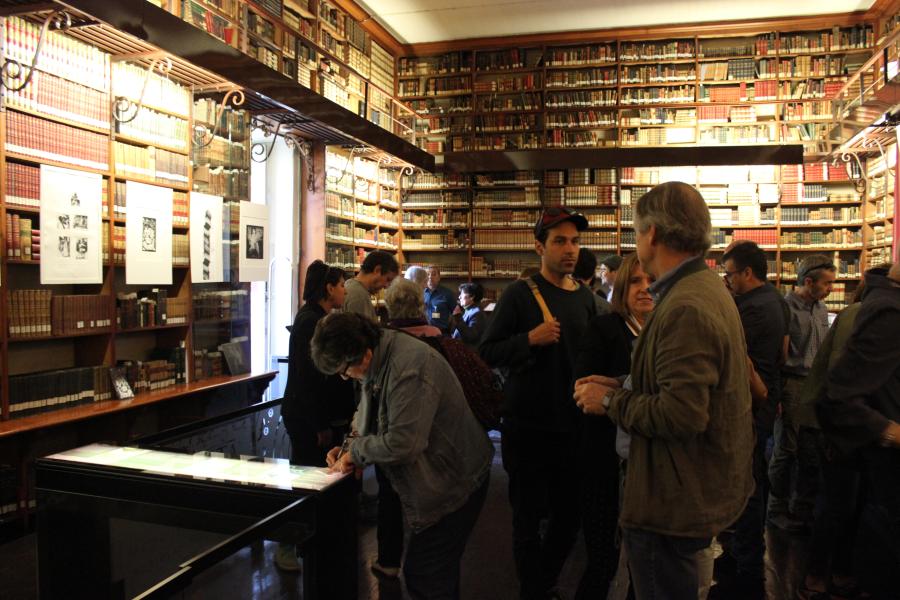 Visitantes en la muestra