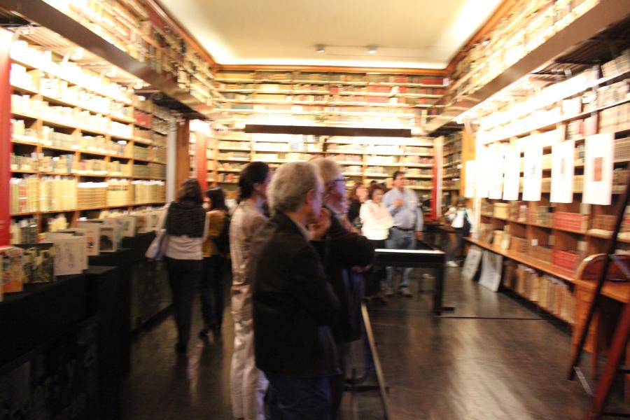 Visitantes en la muestra