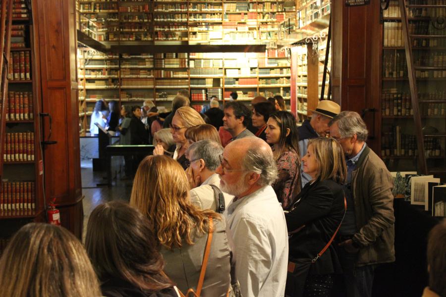 Visitantes en la muestra