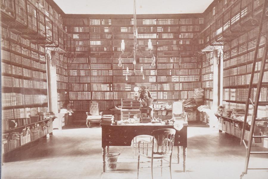 Fotografía antigua de la Biblioteca