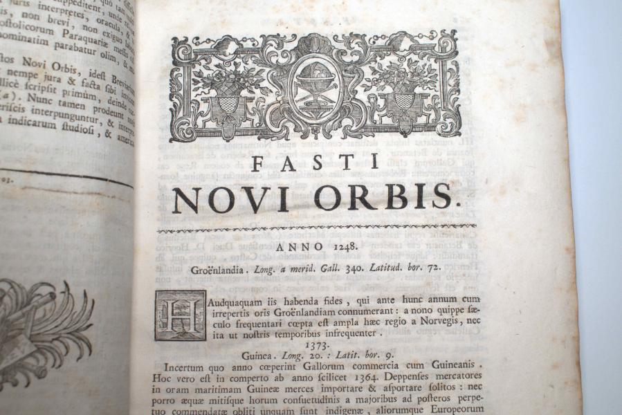 Detalle de libro con friso