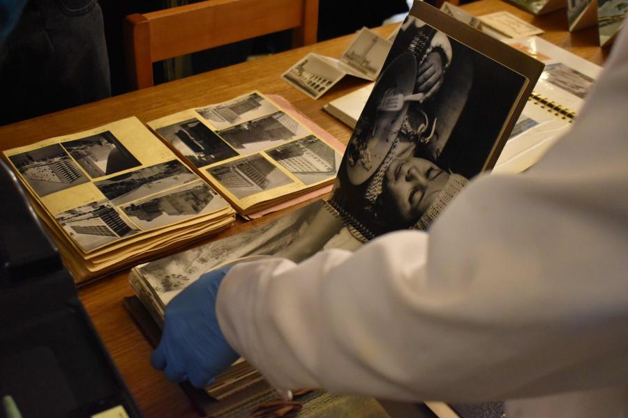 Algunos de los álbumes de la Biblioteca Nacional