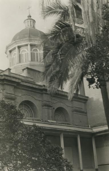 Vista de la cúpula de la Iglesia de la Recoleta Dominica desde el patio interior