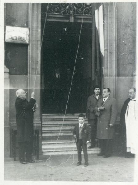 Puerta que da acceso a la Sacristía desde el exterior por Av. Recoleta
