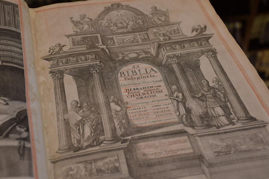 Biblia Políglota Walton