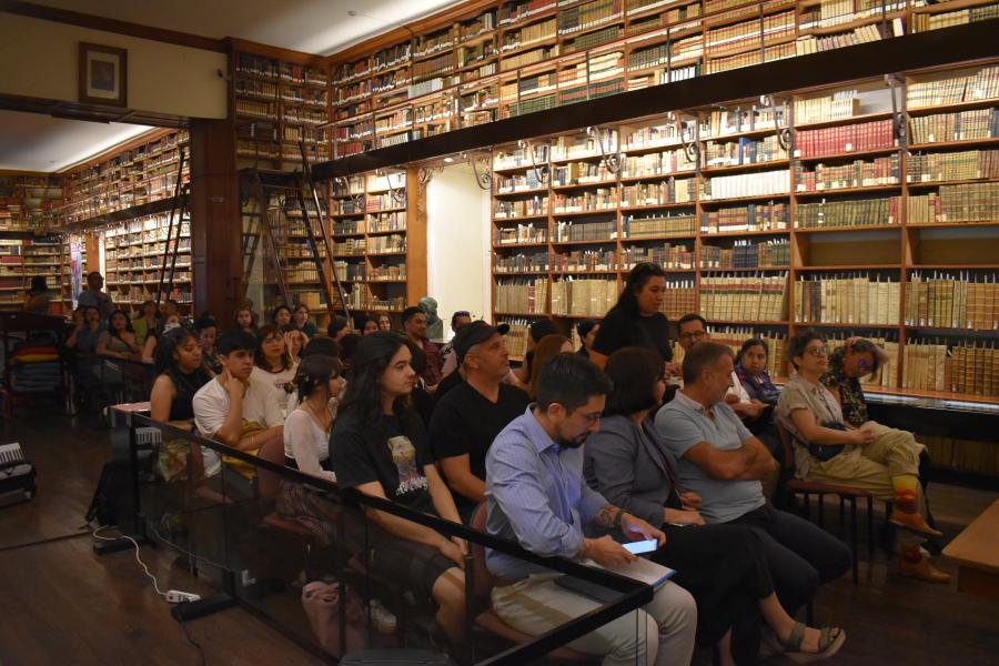 Asistentes a la presentación en la Biblioteca