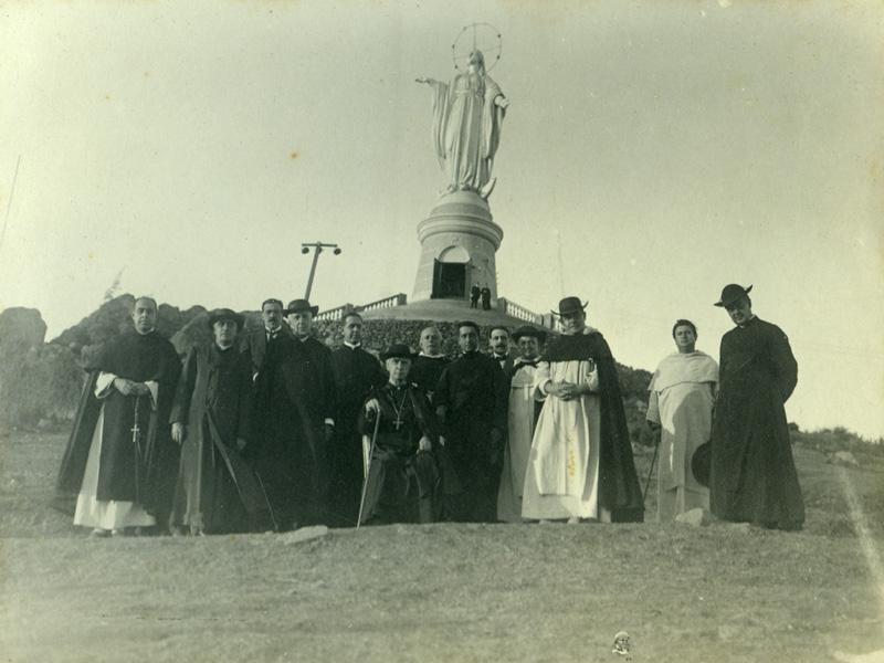 A los pies de la Inmaculada