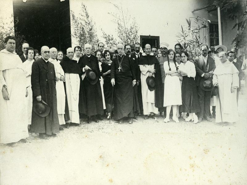 Al salir de la iglesia